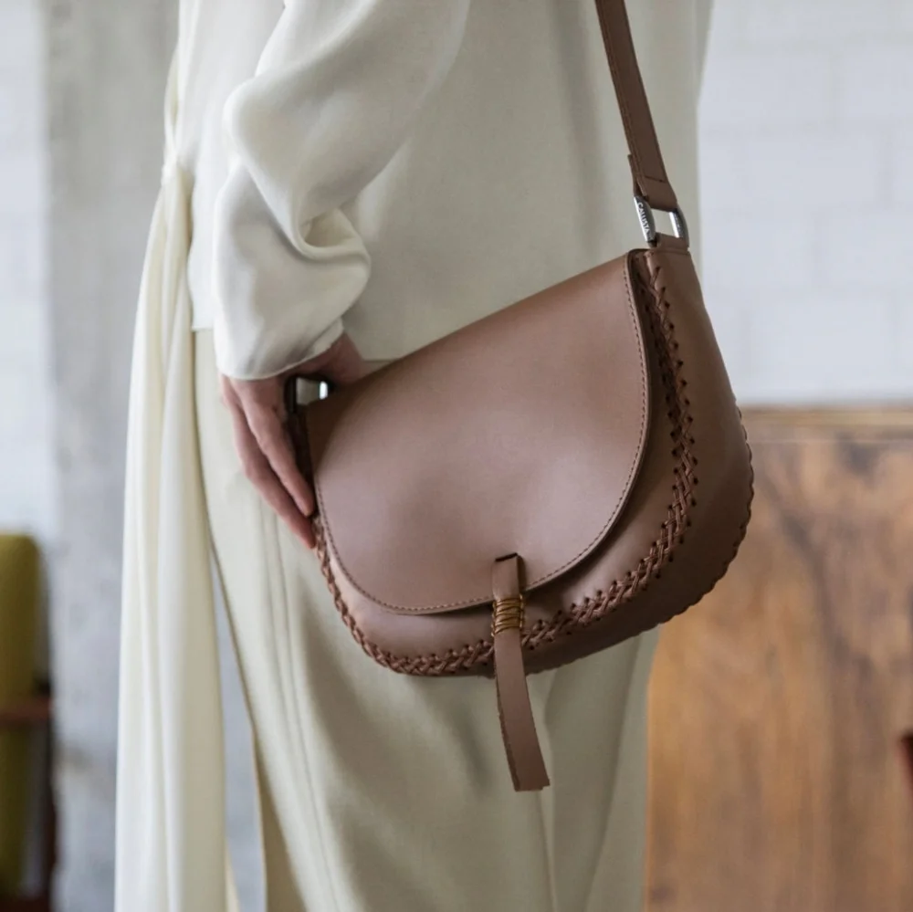 EXCELLENT CALLISTA CRAFTS MESSENGER SADDLE LEATHER BAG - TAN
